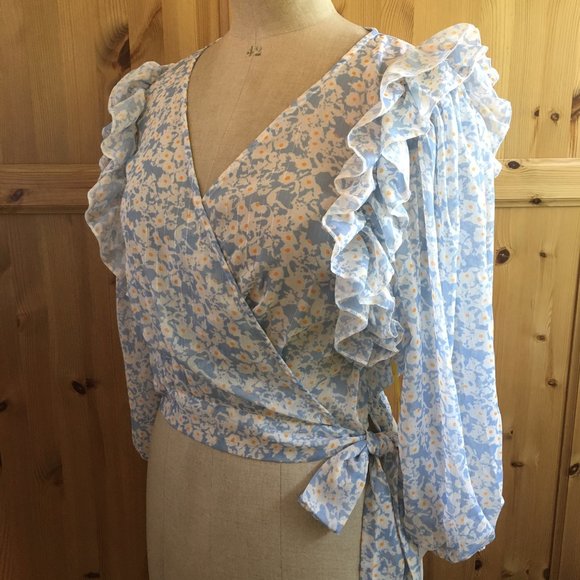 NWT Pale Blue Tie Waist Top with Ruffled Shoulder Size M - Picture 3 of 13